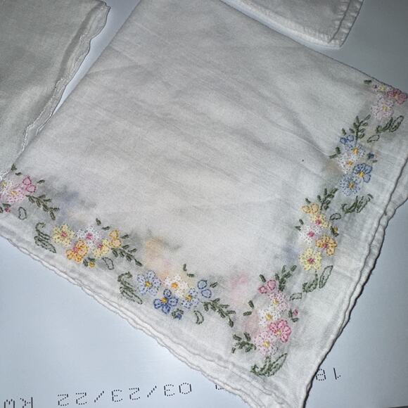Lot of 4 Embroidered Hankies 1 Blue Butterfly Fatto A Mano Venezia Cotton Yellow - Picture 2 of 6